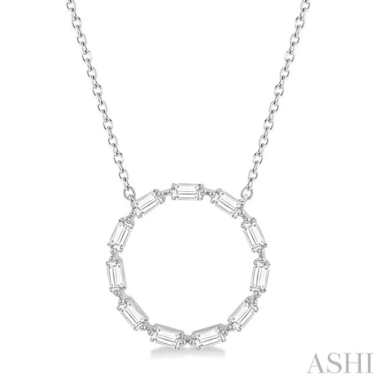 1/2 Ctw Circle Round Cut Diamond Necklace in 14K White Gold