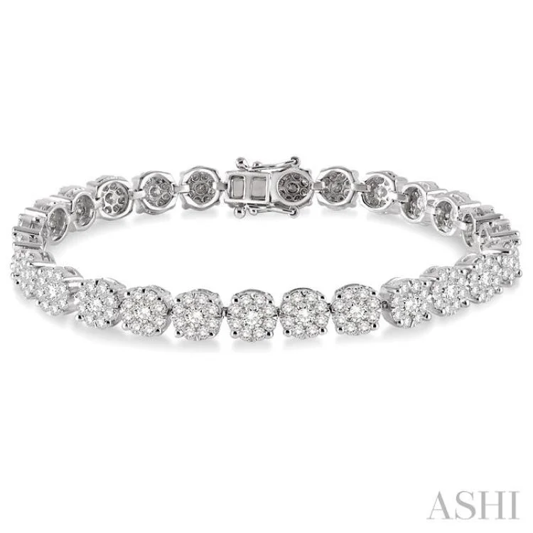 9 1/2 Ctw Round Cut Diamond Lovebright Bracelet in 14K White Gold