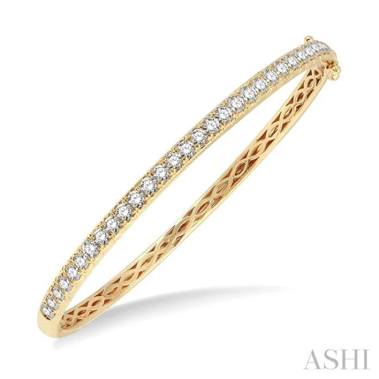 2 Ctw Round Cut Diamond Bangle in 14K Yellow Gold